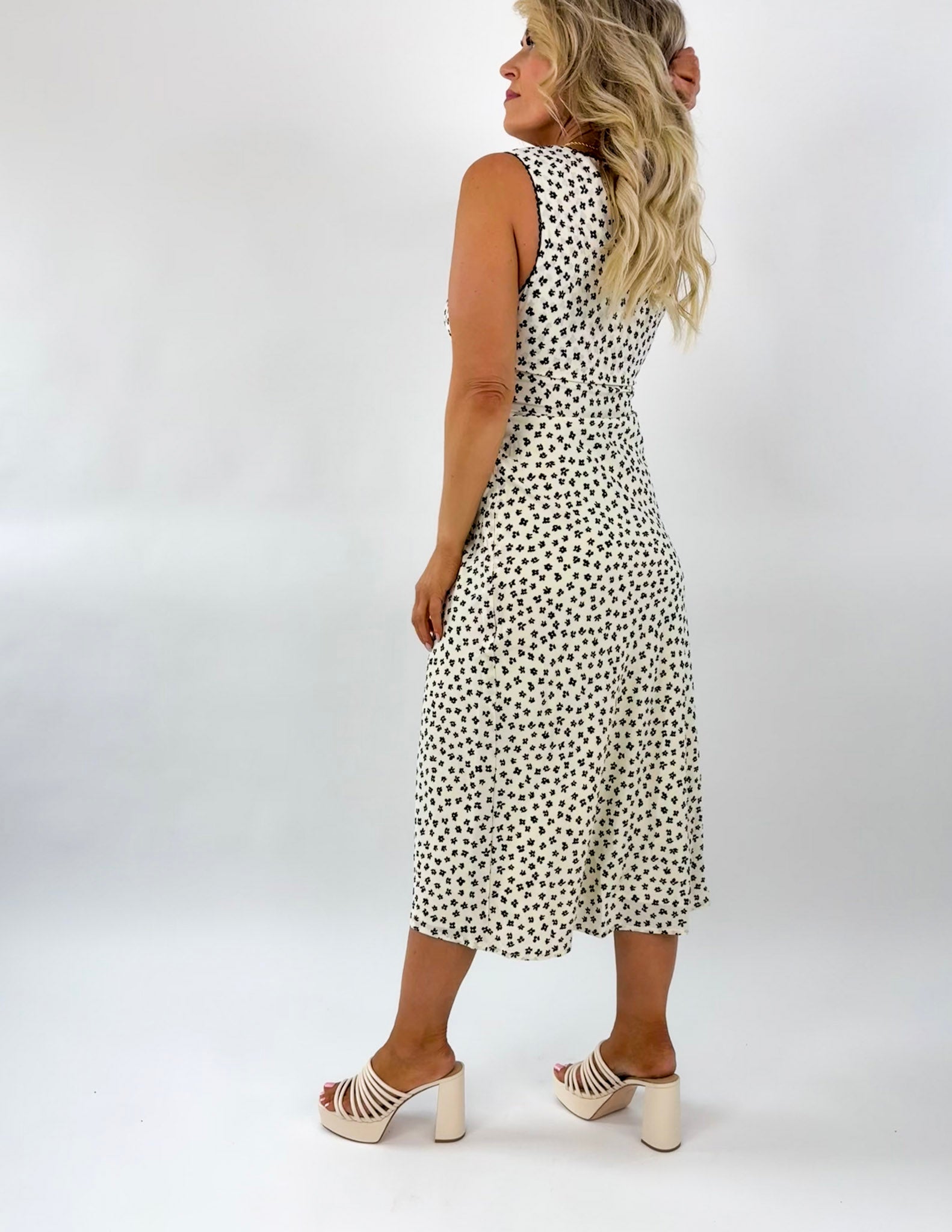 Cream Floral Midi Dress Small Cream Floral Midi Dress Small
