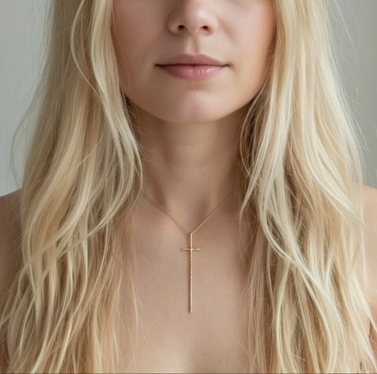 Minimal Cross Necklace ￼