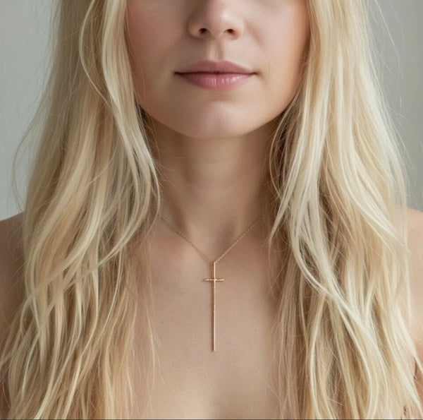 Minimal Cross Necklace ￼
